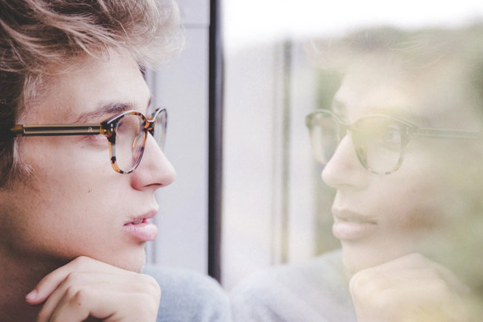 Почему мы разговариваем с собой и нормально ли это